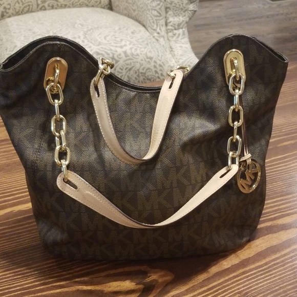 Michael Kors Handbags - 💥💥FIRM💥💥Michael Kors bag